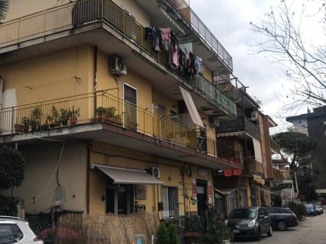 Locale Commerciale in vendita a Olevano Sul Tusciano, Campania