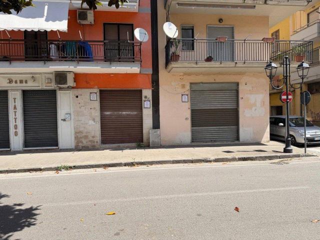 Locale Commerciale in vendita a Olevano Sul Tusciano, Campania