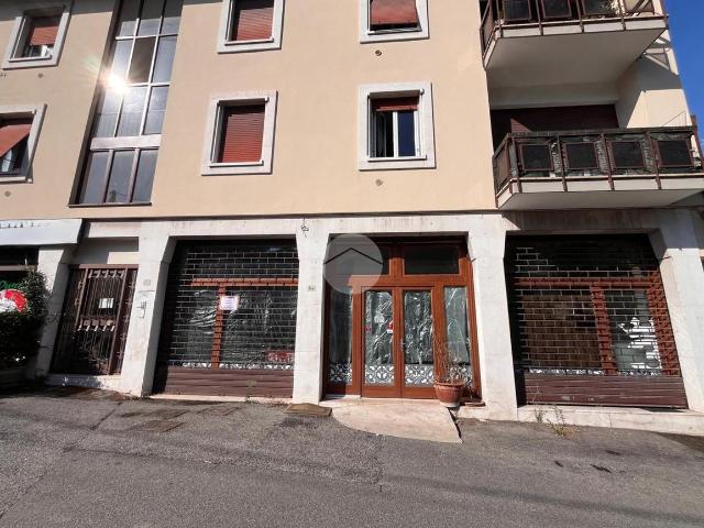 Locale Commerciale in vendita a Bedizzole, Lombardia