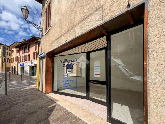 Locale Commerciale in vendita a Bedizzole, Lombardia