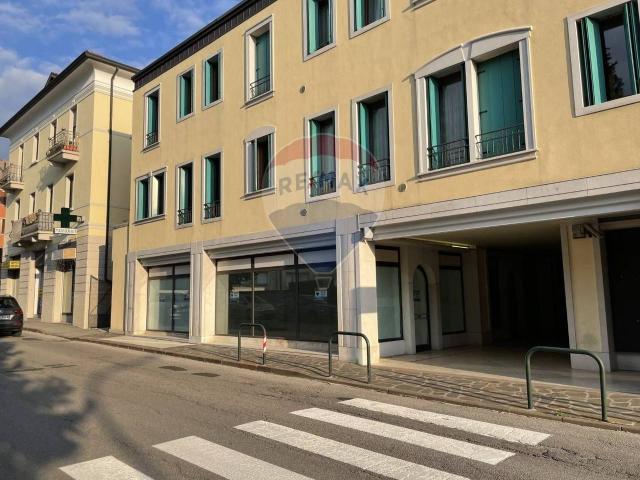 Locale Commerciale in vendita a Lambioi, Zoldo Alto