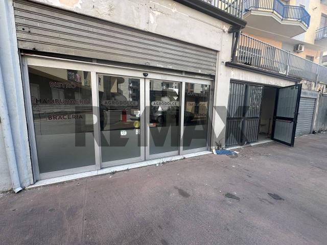 Locale Commerciale in vendita a Mellusi-Atlantici, Benevento