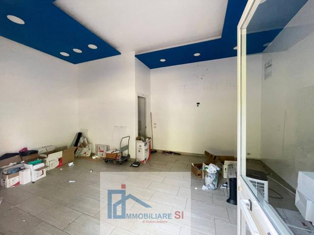 Locale Commerciale in vendita a Ponticelli, Benevento