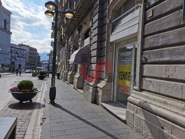 Locale Commerciale in vendita a Ponticelli, Benevento