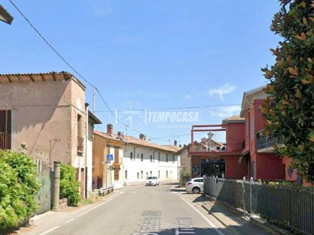 Locale Commerciale in vendita a Bereguardo, Lombardia