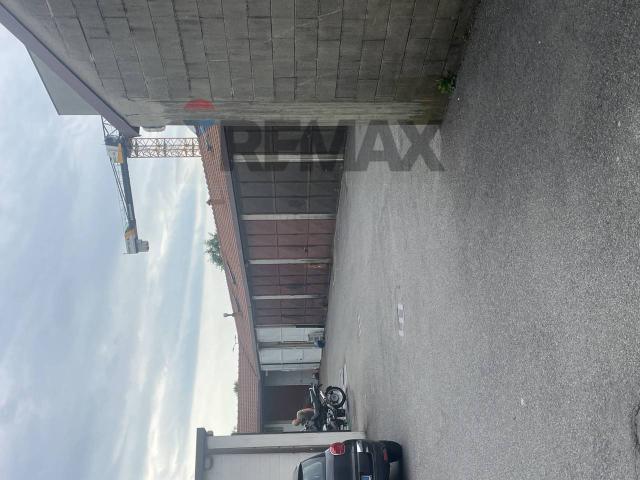 Locale Commerciale in vendita a Bergamo, Lombardia