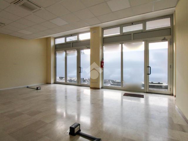 Locale Commerciale in vendita a Bergamo, Lombardia