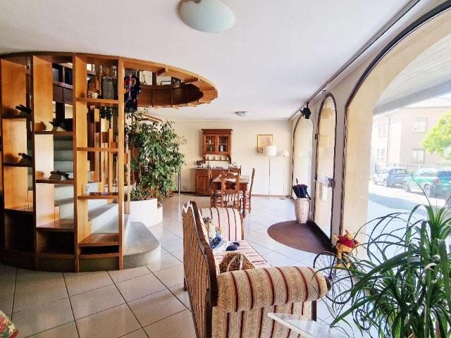 Locale Commerciale in vendita a Bergamo, Lombardia