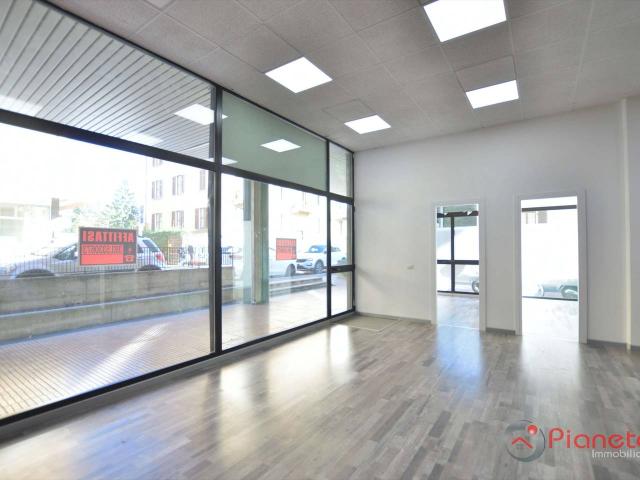 Locale Commerciale in vendita a Bergamo, Lombardia