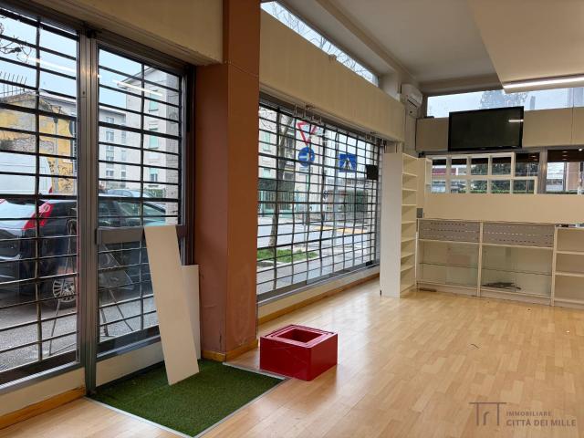 Locale Commerciale in vendita a Bergamo, Lombardia