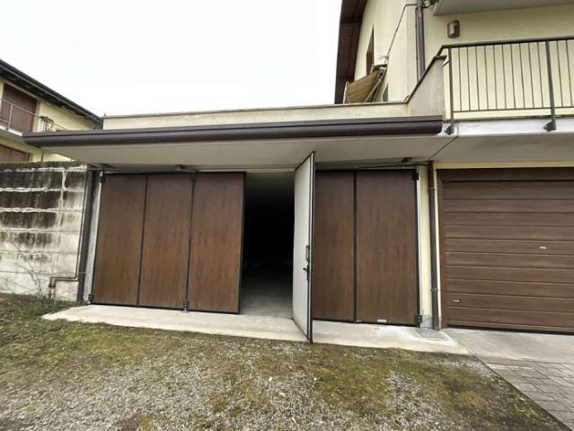 Locale Commerciale in vendita a Besnate, Lombardia