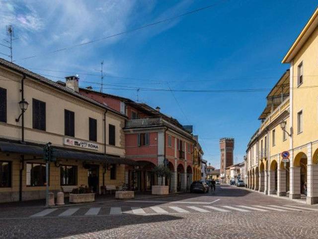Locale Commerciale in vendita a Piemonte, Novara