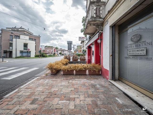Locale Commerciale in vendita a Val d’Enza, Re