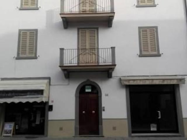 Locale Commerciale in vendita a Bibbiena, Toscana