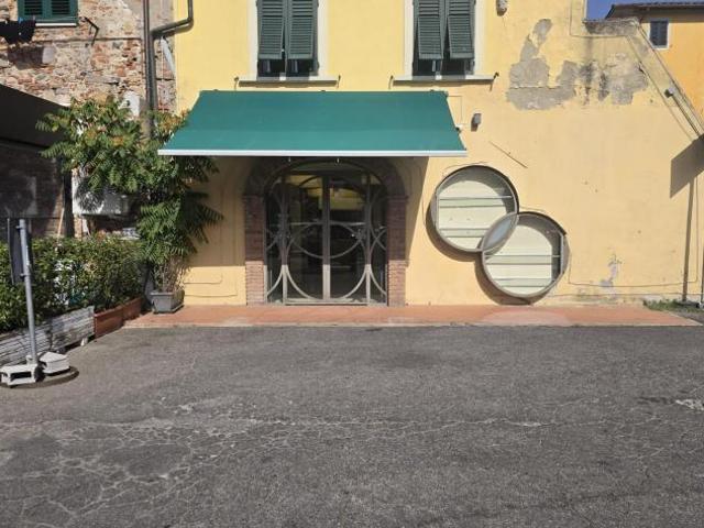 Locale Commerciale in vendita a Bientina, Pisa