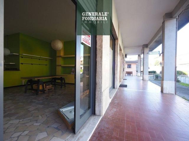 Locale Commerciale in vendita a Bolano, Liguria