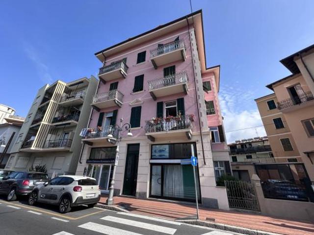 Locale Commerciale in vendita a Bordighera, Liguria