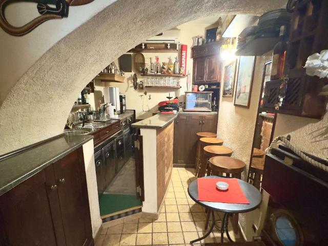 Locale Commerciale in vendita a Borghetto Santo Spirito, Liguria