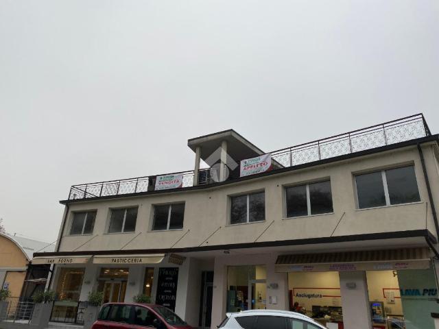 Locale Commerciale in vendita a Borgo Di Terzo, Lombardia