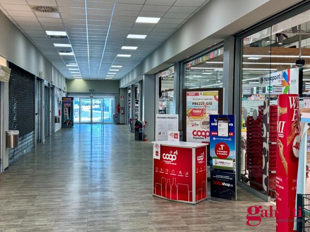 Locale Commerciale in vendita a Piemonte, Cuneo