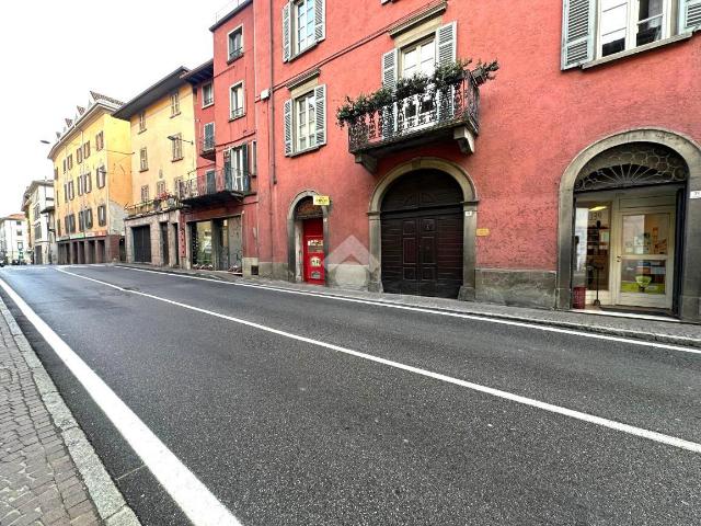 Locale Commerciale in vendita a Comunità montana della valle Camonica, Breno