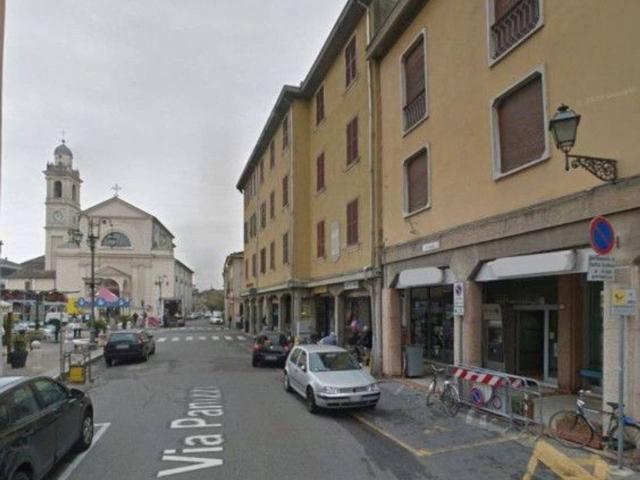 Locale Commerciale in vendita a Bassa Reggiana, Re
