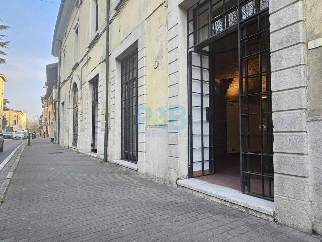 Locale Commerciale in vendita a Zona Est, Brescia