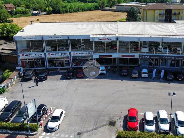 Locale Commerciale in vendita a Zona Est, Brescia