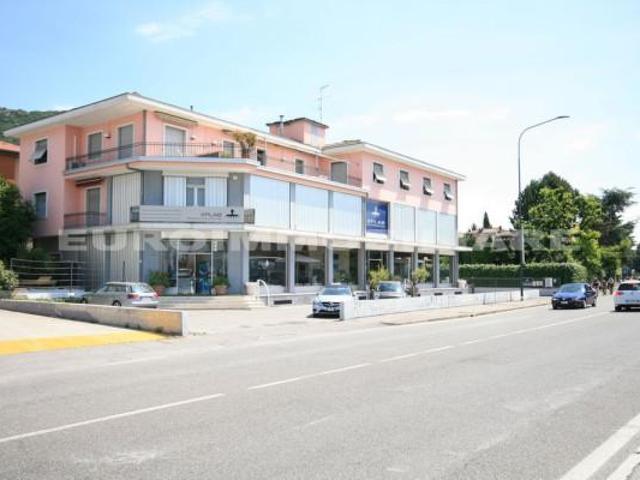 Locale Commerciale in vendita a Zona Est, Brescia