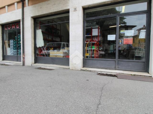 Locale Commerciale in vendita a Zona Ovest, Brescia