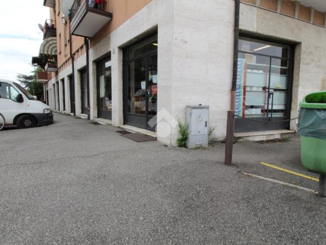 Locale Commerciale in vendita a Zona Ovest, Brescia