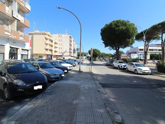 Locale Commerciale in vendita a Santa Chiara, Puglia