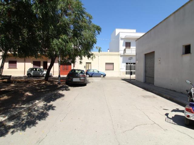 Locale Commerciale in vendita a Puglia, Brindisi