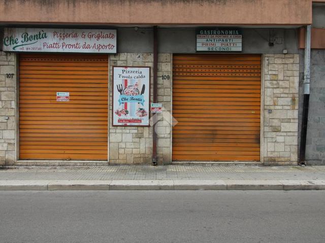 Locale Commerciale in vendita a Santa Chiara, Puglia