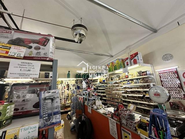 Locale Commerciale in vendita a Unione della Romagna Faentina, Brisighella