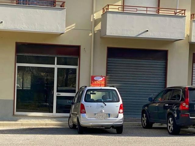 Locale Commerciale in vendita a Brolo, Sicilia