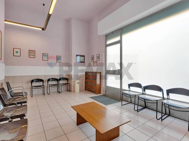 Locale Commerciale in vendita a Brugherio, Lombardia