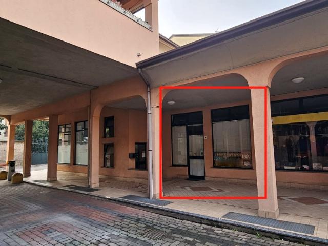 Locale Commerciale in vendita a Brugherio, Lombardia