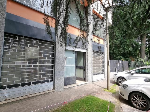Locale Commerciale in vendita a Moncucco, Brugherio