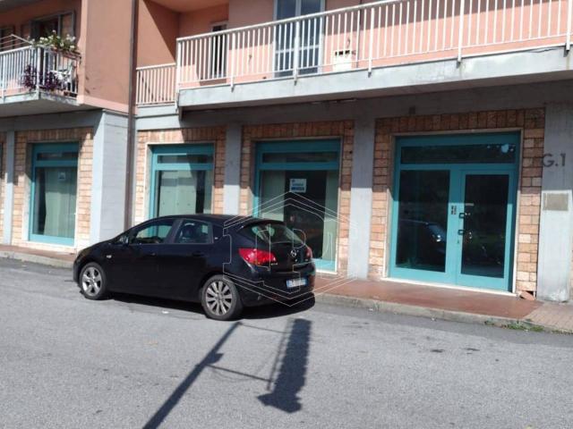Locale Commerciale in vendita a Busalla, Liguria