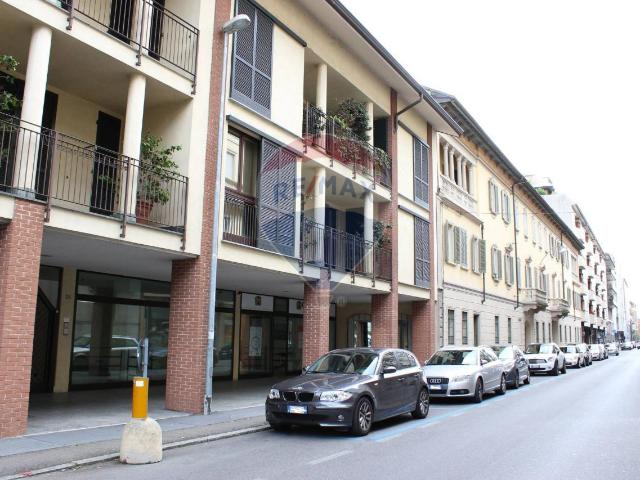 Locale Commerciale in vendita a Busto Arsizio, Lombardia