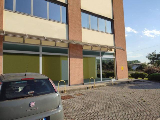 Locale Commerciale in vendita a Cadrezzate, Varese
