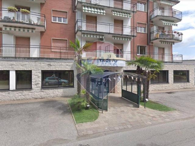 Locale Commerciale in vendita a Cadrezzate con Osmate, Ispra
