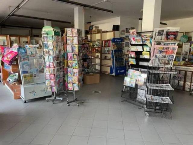 Locale Commerciale in vendita a Sant'Avendrace-Santa Gilla, Cagliari