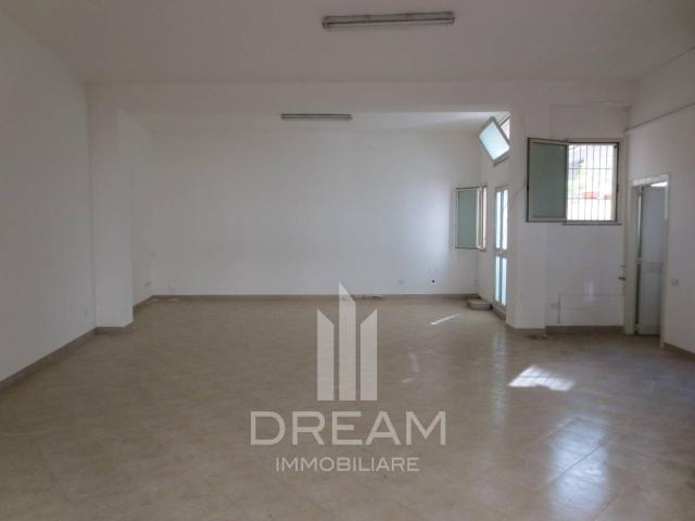 Locale Commerciale in vendita a Is Mirrionis, Cagliari