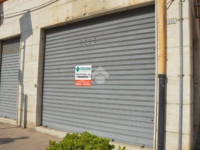 Locale Commerciale in vendita a Sant'Avendrace-Santa Gilla, Cagliari
