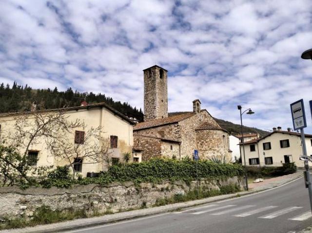 Locale Commerciale in vendita a Calenzano, Toscana