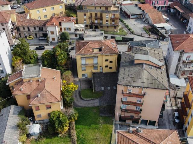 Locale Commerciale in vendita a Calolziocorte, Lombardia