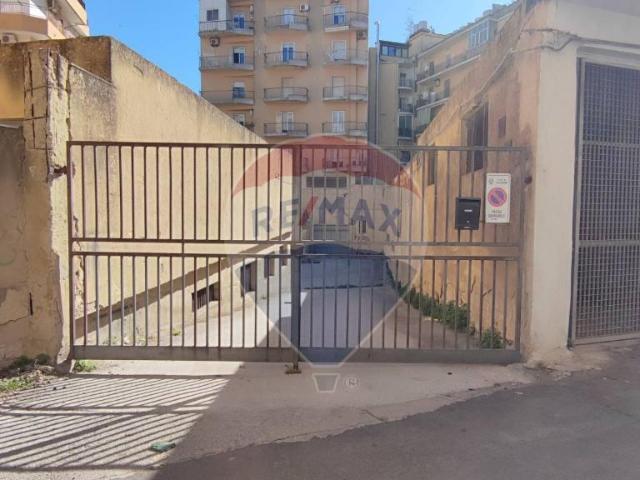 Locale Commerciale in vendita a Le Sfere, Caltagirone
