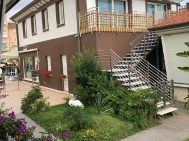 Locale Commerciale in vendita a Pieve, Camaiore